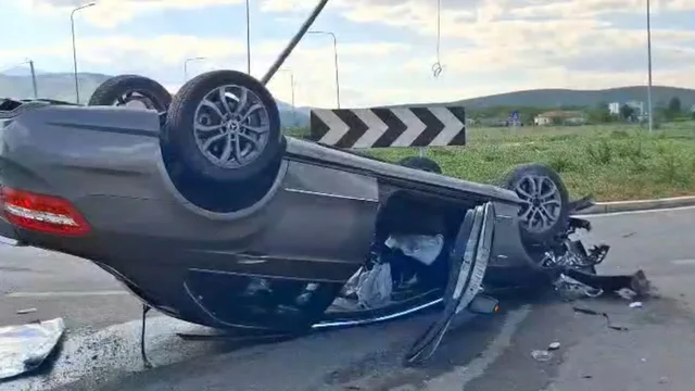 Aksident n&euml; Kuk&euml;s/ Makina del nga rruga dhe p&euml;rmbyset, detajet e