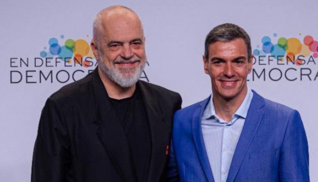 Rama poston foton me kryeministrin spanjoll: Pedro Sanchez, udh&euml;heq&euml;s