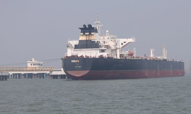 Ngushtica e Hormuzit mbyllet s&euml;rish, rriten tensionet mes Iranit dhe