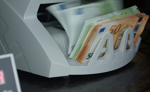 Kursi i k&euml;mbimit, 19 prill 2026/ Me sa blihet dhe shitet dollari dhe euro,