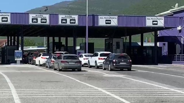 Fluks automjetesh n&euml; pik&euml;-kalimin kufitar Shqip&euml;ri-Kosov&euml;,
