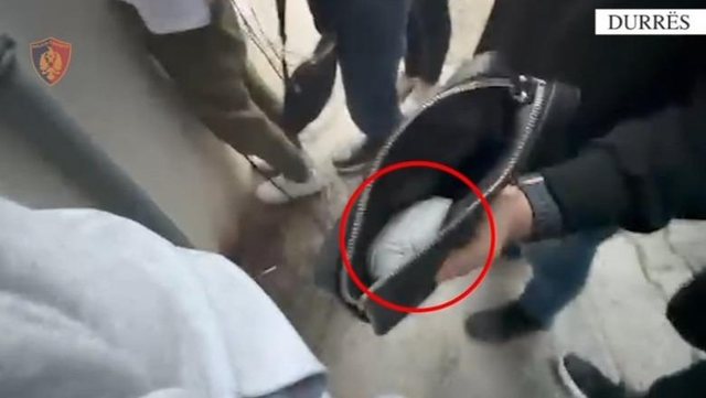 Shp&euml;rndante drog&euml; n&euml; Durr&euml;s, arrestohet 22 vje&ccedil;ari, i