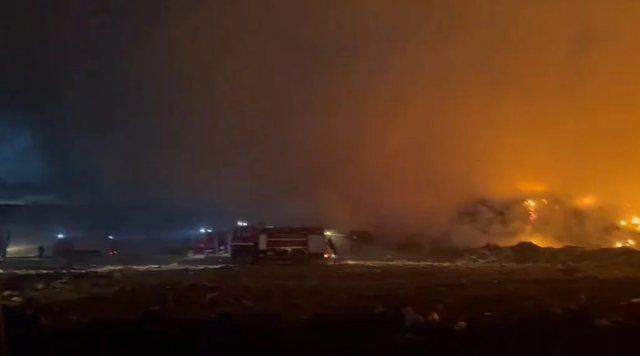 Zjarr n&euml; landfillin e Bushatit, forcave t&euml; Shkodr&euml;s u bashkohen