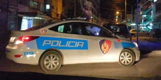 Sherr i dhunsh&euml;m n&euml; Vlor&euml;, i riu goditet nga disa persona