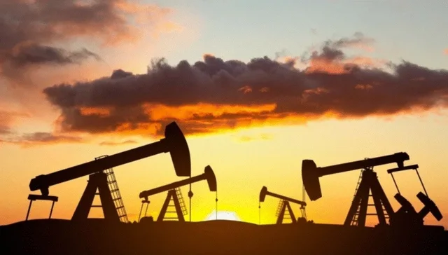 &Ccedil;mimi i naft&euml;s rritet ndjesh&euml;m pas tensioneve t&euml; fundit