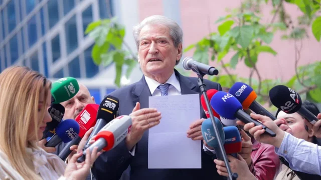 GJKKO thirri kryeministrin si d&euml;shmitar/ &ldquo;P&euml;rballja e