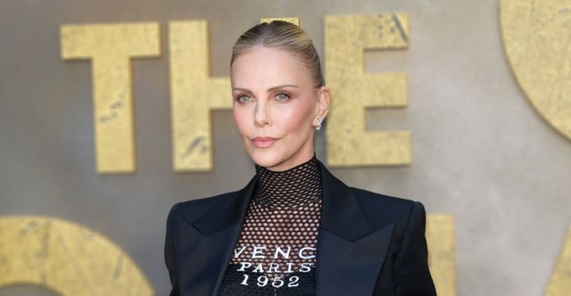 Rr&euml;fimi trondit&euml;s i Charlize Theron: N&euml;na ime vrau baban&euml;