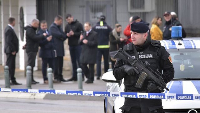 Raportime p&euml;r pajisje shp&euml;rthyese n&euml; dy shkolla t&euml; mesme