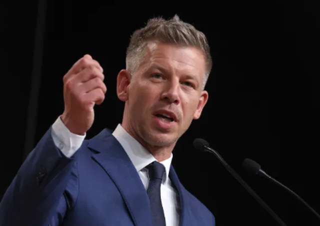 Hungaria k&euml;rkon rihapjen e tubacionit Druzhba/ P&eacute;ter Magyar thirrje