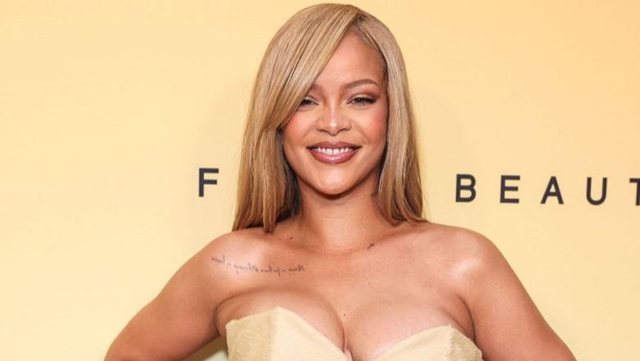 Me nj&euml; p&euml;rgjigje plot humor, Rihanna reagon p&euml;r lajmet rreth