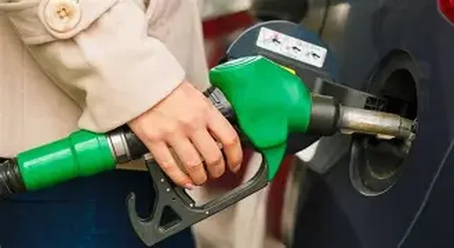 Pse &ccedil;mimi i naft&euml;s rritet shpejt, por zbret ngadal&euml;?