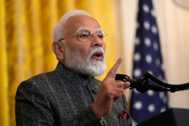 Pse politikan&euml;t n&euml; Indi b&euml;jn&euml; fushat&euml; duke mbajtur