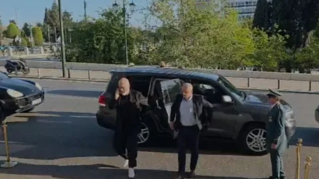 Rama n&euml; Athin&euml;, dark&euml; me ambasadoren amerikane dhe takime n&euml;