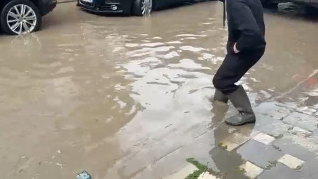 Lezha n&euml;n uj&euml; pas reshjeve t&euml; dendura/ P&euml;rmbyten lagjet,