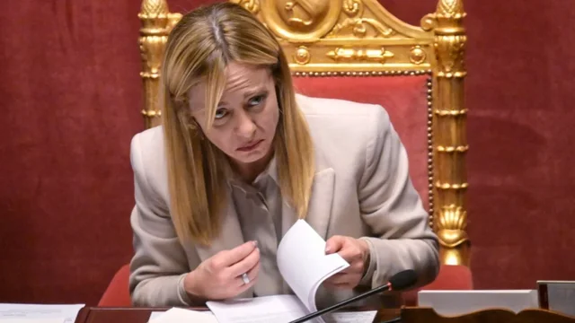 &ldquo;Fashiste!&rdquo;, Gazetari rus fyen Melonin/ Reagon ashp&euml;r