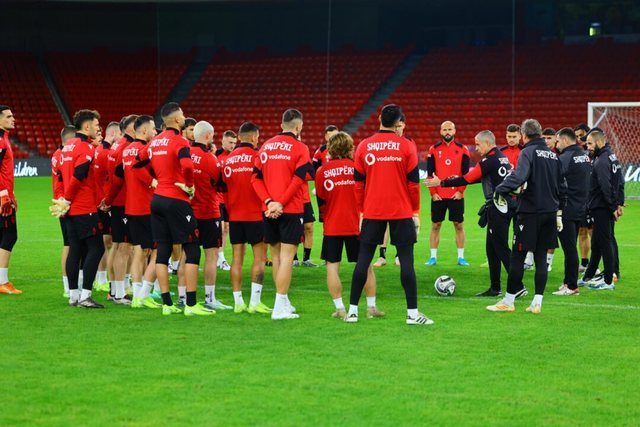 Pas zhg&euml;njimit n&euml; kualifikueset e Bot&euml;rorit, Komb&euml;tarja