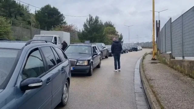 Bie sistemi i hyrje-daljeve n&euml; Kakavij&euml;, pala greke bllokon