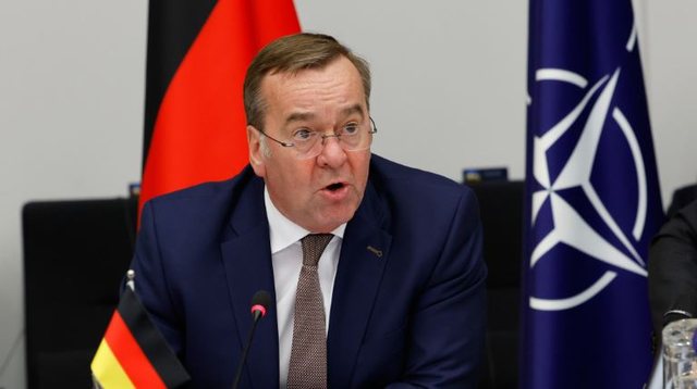 Ushtri prej 460 mij&euml; trupash / Ministri gjerman i Mbrojtjes prezanton