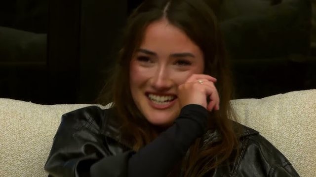 Vanesa komenton takimin me v&euml;llain n&euml; Ferma VIP: E kam puthur n&euml;