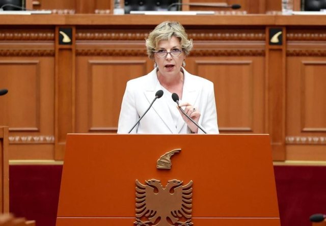 Problematikat te Onkologjiku, Ministrja e Sh&euml;ndet&euml;sis&euml;: Po