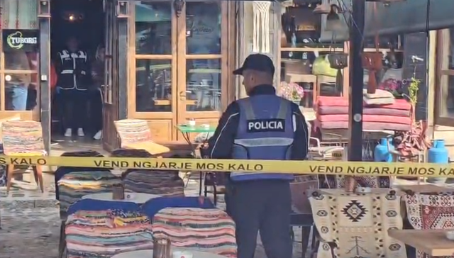 Plagosja n&euml; Kor&ccedil;&euml;/ Sherri me thika dhe sende t&euml; forta mes