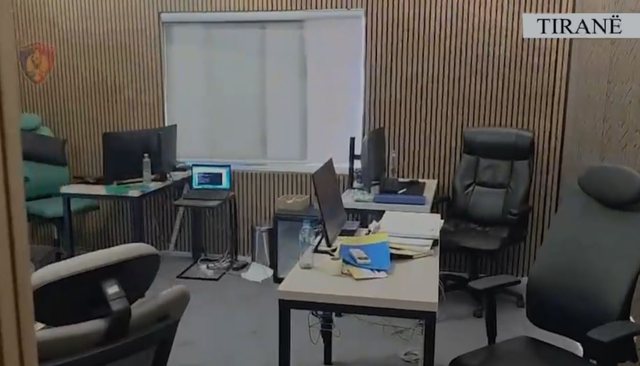 Mashtrim me bursa fiktive / Zbulohet tjet&euml;r call center n&euml;