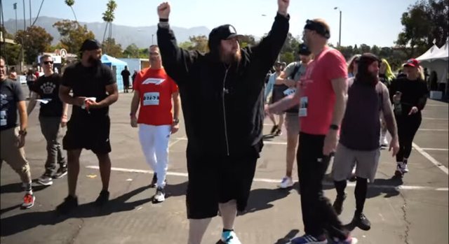 (FOTO ) -125 kg n&euml; tre vite/ Jelly Roll "shokon" fansat