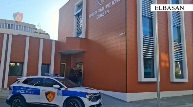 I d&euml;nuar p&euml;r vjedhje, kapet i k&euml;rkuari 45-vje&ccedil;ar, i