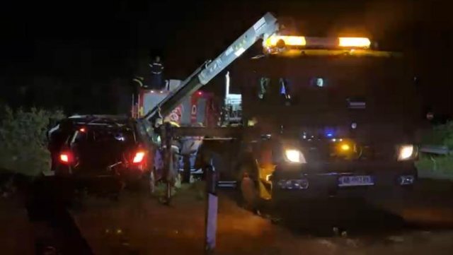 Detaje nga aksidenti TRAGJIK n&euml; Lezh&euml;/ Bab&euml; e bij&euml; punonin