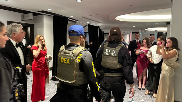 &ldquo;T&euml; sht&euml;na me arm&euml; n&euml; dark&euml;n e