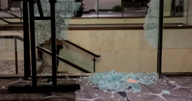 T&euml; sht&euml;nat me a*m&euml; n&euml; Sht&euml;pin&euml; e Bardh&euml;/ BBC: