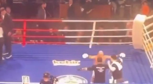 VIDEO/ Skena t&euml; &ccedil;mendura n&euml; Turqi, tifoz&euml;t futen n&euml;