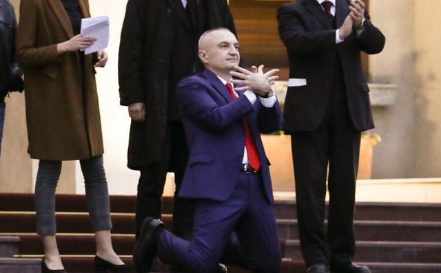 Meta paraqitet n&euml; GJKKO, b&euml;n shqiponj&euml;n p&euml;rpara