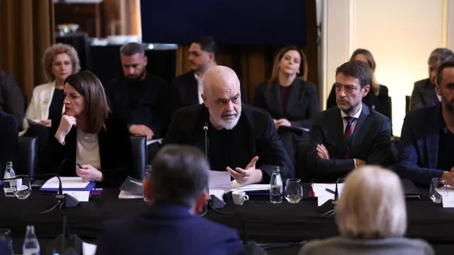 P&euml;rfundon mbledhja e PS/ Zbulohen porosit&euml; e Ram&euml;s p&euml;r