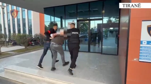 Iu gjet&euml; n&euml; banes&euml; pistolet&euml; dhe municione, arrestohet