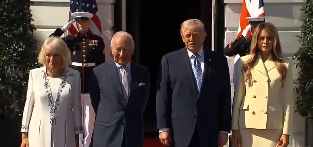 Trump pret Mbretin Charles n&euml; Sht&euml;pin&euml; e Bardh&euml;, nis vizita