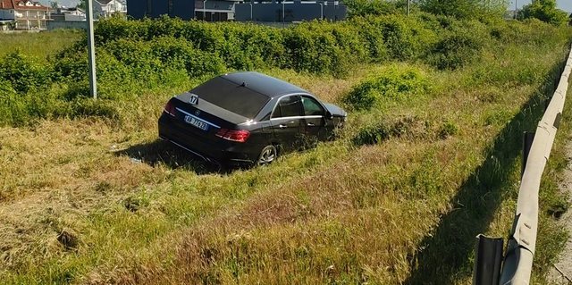 Aksident n&euml; Fush&euml; Kruj&euml;&ndash;Durr&euml;s, dy makina