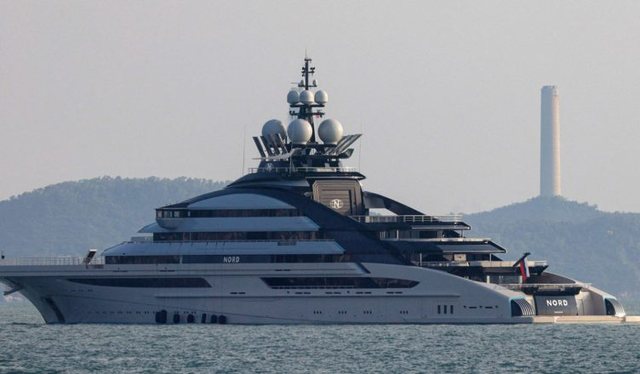 Sfidoi tensionet n&euml; Lindjen e Mesme, jahti luksoz  i miliarderit rus kalon