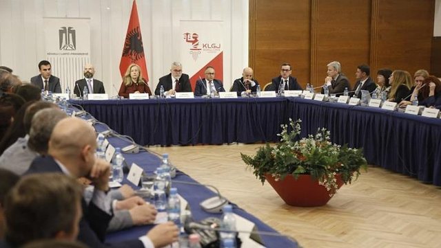 Vonesat e theksuara n&euml; vler&euml;simin e magjistrat&euml;ve/ KLGJ dhe KLP