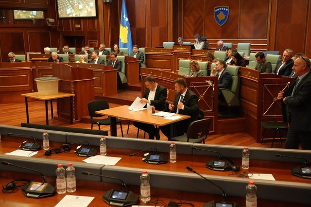 Kuvendi i Kosov&euml;s b&euml;n n&euml; 23.00 prov&euml;n e fundit p&euml;r