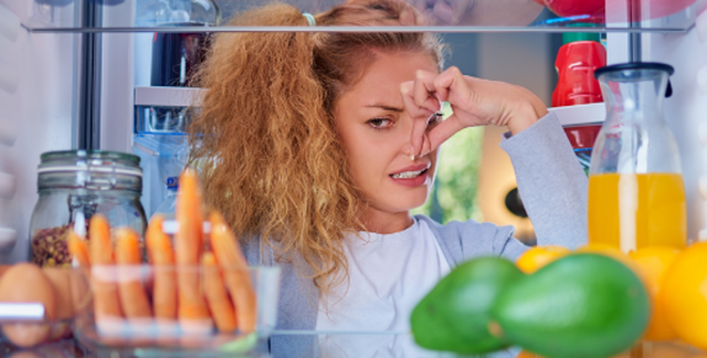 Aroma e keqe n&euml; frigorifer? Ekspert&euml;t tregojn&euml; pse ndodh dhe si