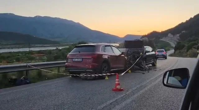 Aksident n&euml; aksin Tepelen&euml;-Krah&euml;s, p&euml;rplasen dy makina, 8