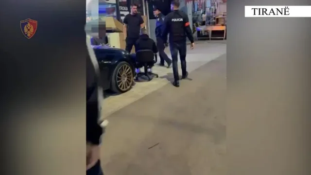 Zbulohen dy dyqane q&euml; shisnin fenelina dhe pajisje t&euml; Policis&euml;,