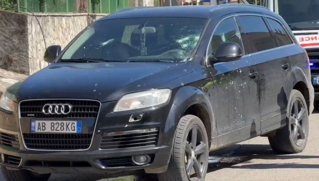 Ekzekutimi i &ccedil;ifit Mujeci n&euml; Lezh&euml;/ Flet i shpalluri n&euml;