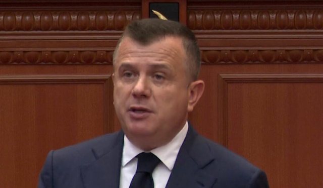 Seanca p&euml;r dosjen &ldquo;Partizani&rdquo;, Balla p&euml;rplaset me