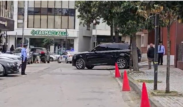 P&euml;rfundon takimi i Hit&euml;s me drejtuesit e policis&euml; vendore t&euml;