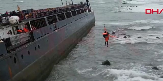 Stuhia mbyt anijen e mallrave n&euml; Turqi, momentet nga operacioni i