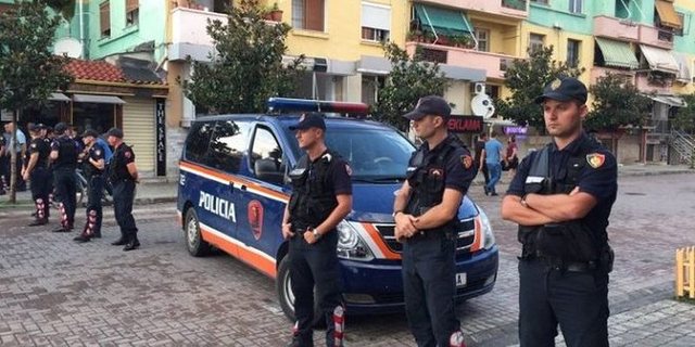 Elbasani zgjohet i ALARMUAR/ Operacion antidrog&euml; n&euml; qytet, 20