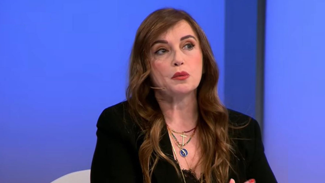 &ldquo;Ia kam kushtuar babit tim&rdquo;, preket Rovena Dilo : Kur fillova