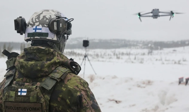 Alarm n&euml; Finland&euml;/ Dron i paidentifikuar shkel hap&euml;sir&euml;n